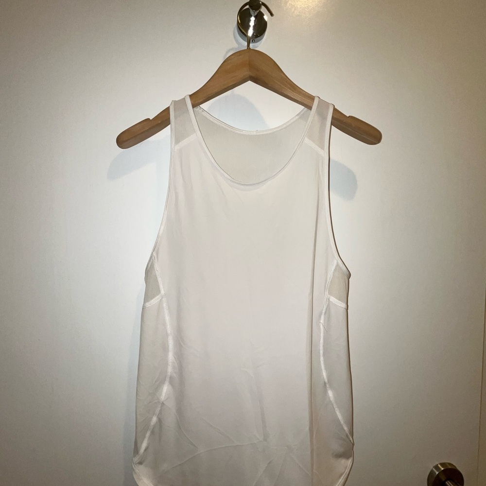 💛 bundle for -$15- Lululemon white tank size 6